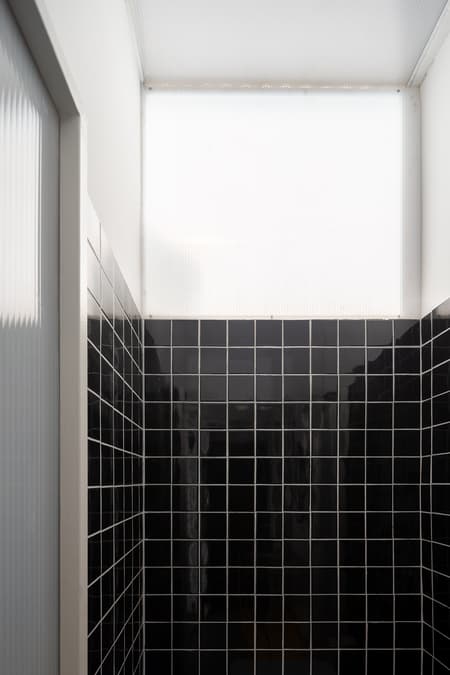 Proyecto Mutan workshop and showroom
